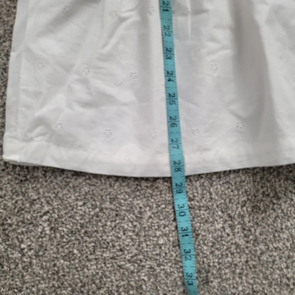 GAP white eyelet